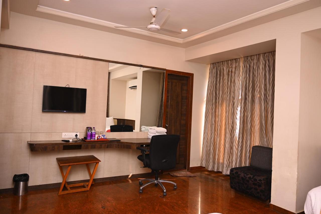 Hotel Center Point Solapur Εξωτερικό φωτογραφία